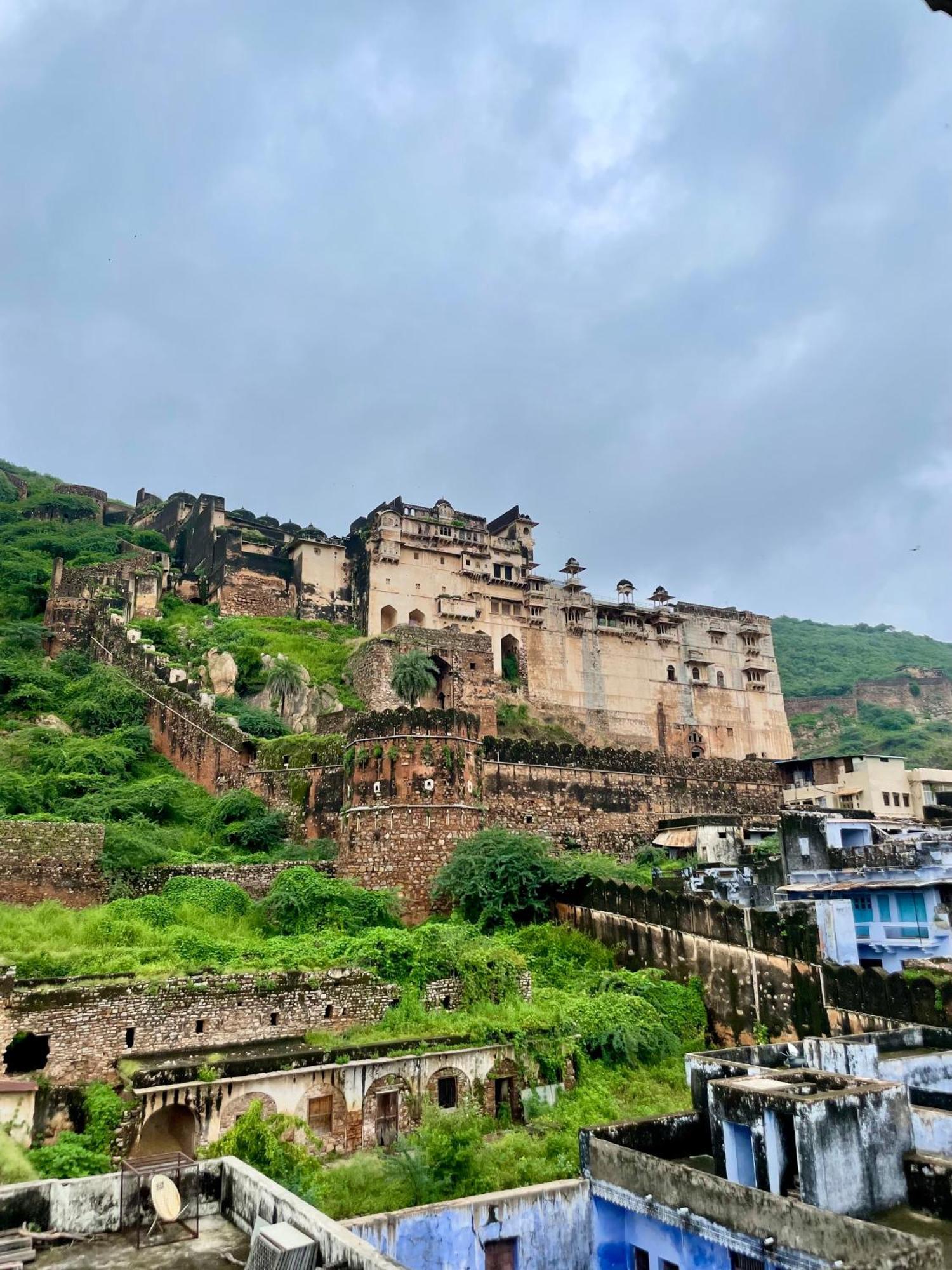 ホテル Haveli Katkoun Būndi エクステリア 写真