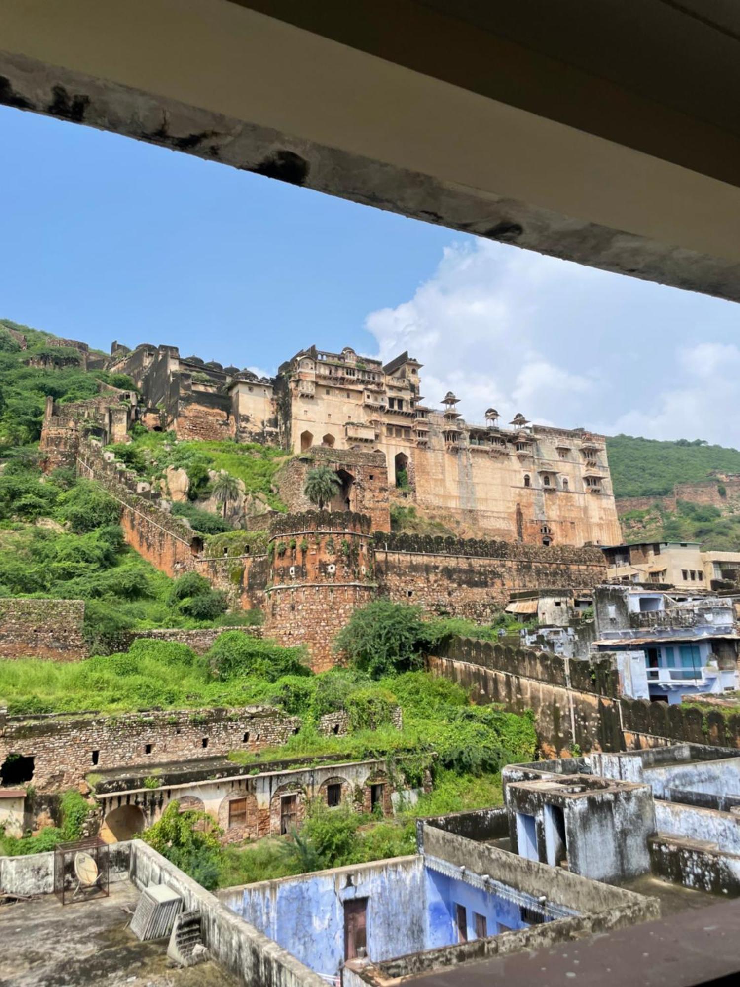 ホテル Haveli Katkoun Būndi エクステリア 写真