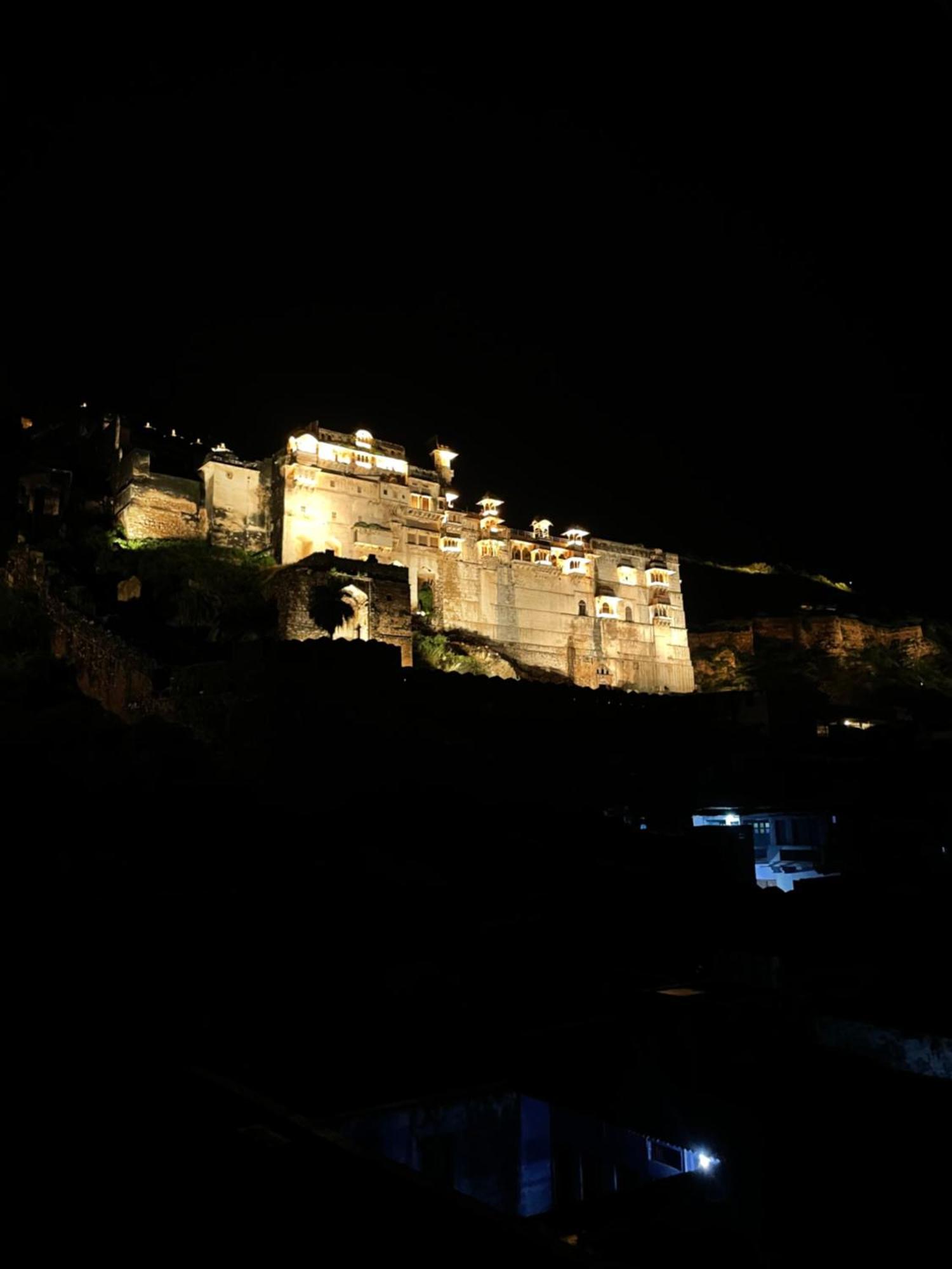 ホテル Haveli Katkoun Būndi エクステリア 写真