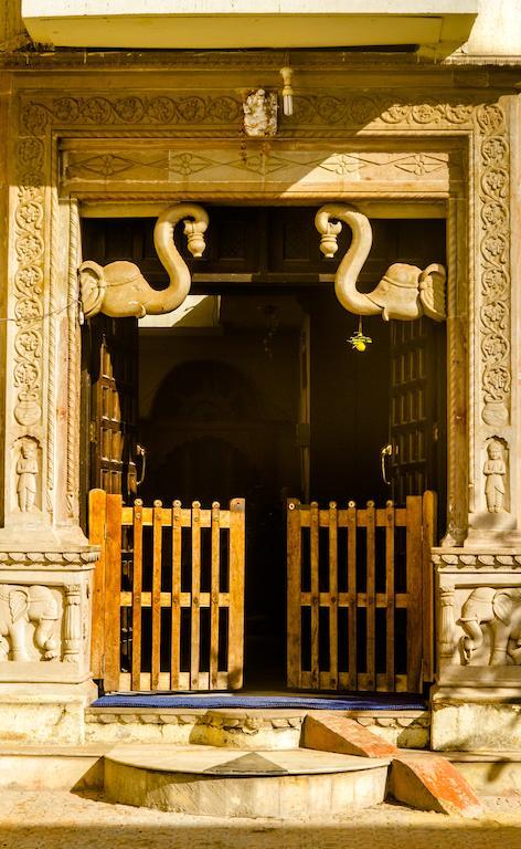 ホテル Haveli Katkoun Būndi エクステリア 写真